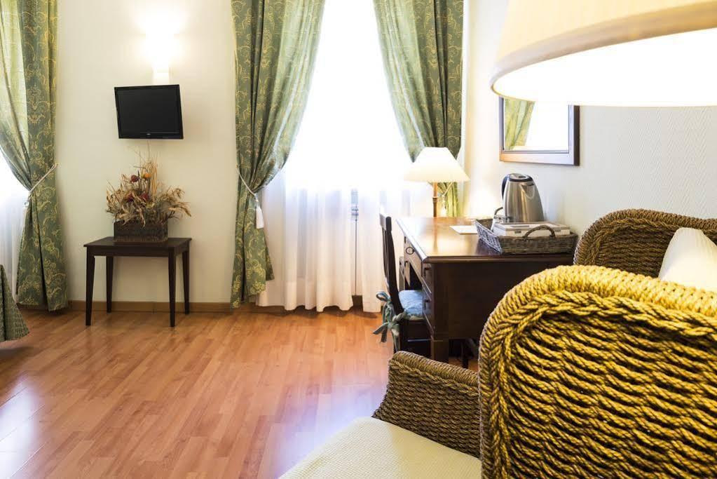 Hotel Lauri Macerata Buitenkant foto