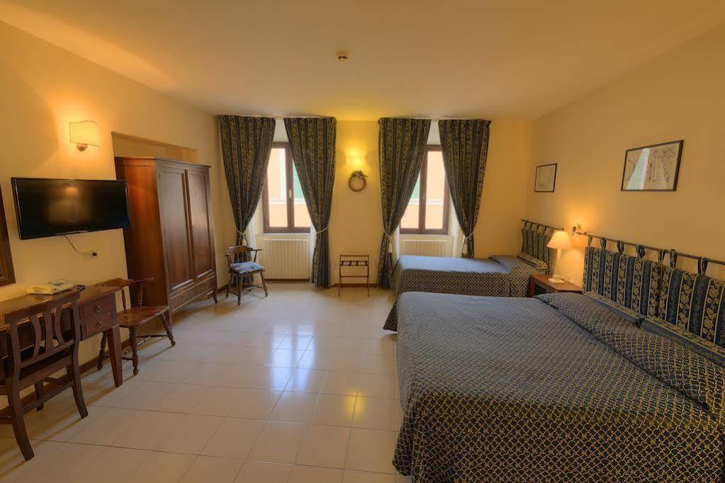 Hotel Lauri Macerata Buitenkant foto
